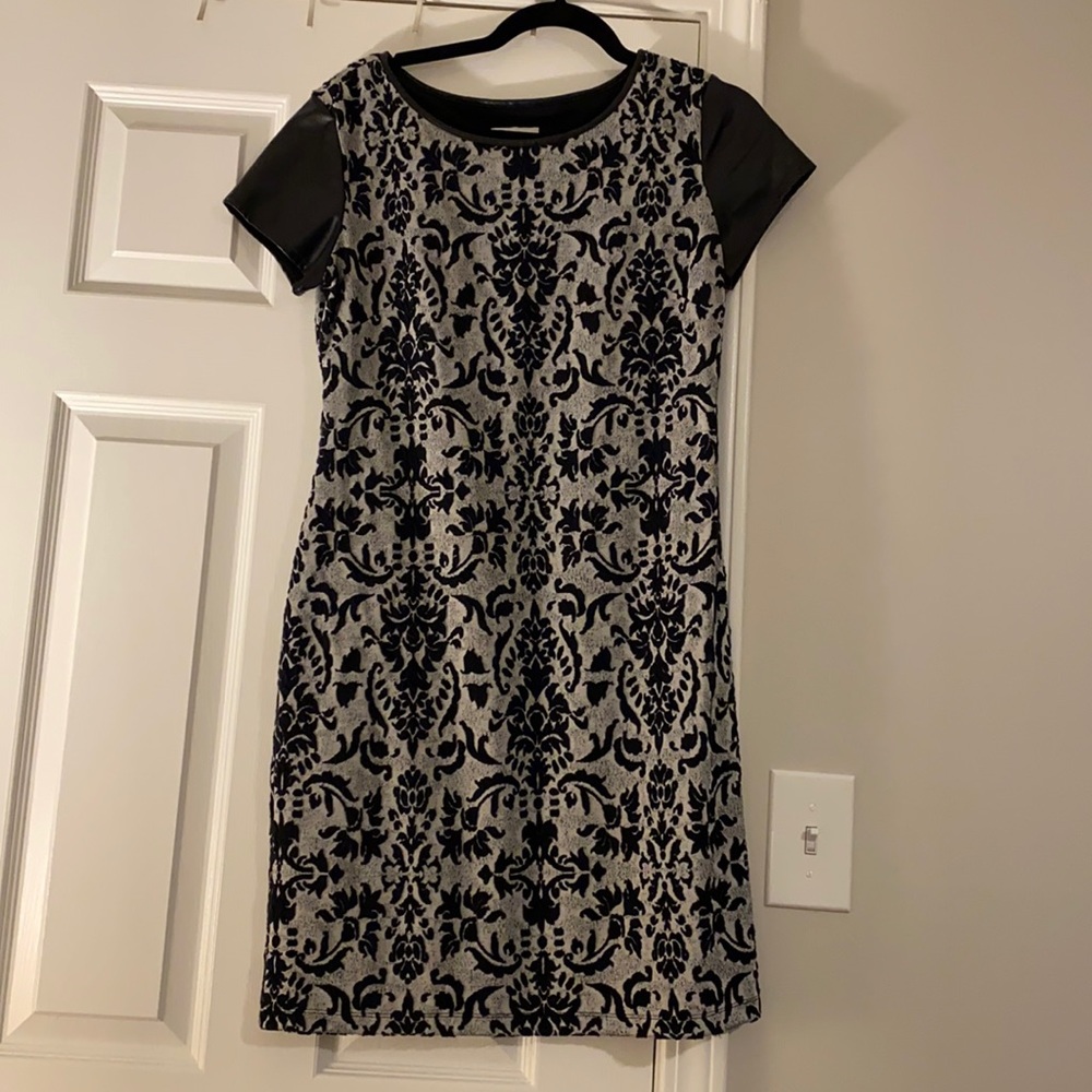 Damask patterned dress with leather cap sleeve